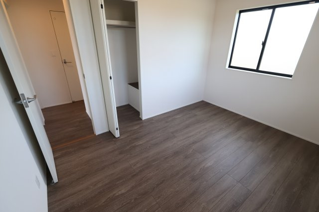 《仲介手数料無料》見沼区深作５丁目117(1号棟)新築一戸建てグラファーレの洋室|撮影日 2025年11月4日 15:15 晴れ