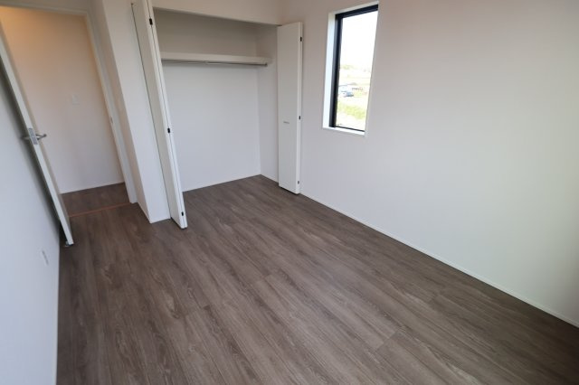 《仲介手数料無料》見沼区深作５丁目117(1号棟)新築一戸建てグラファーレの洋室|撮影日 2025年11月4日 15:15 晴れ