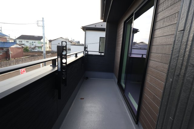 《仲介手数料無料》見沼区深作５丁目117(1号棟)新築一戸建てグラファーレのバルコニー|撮影日 2025年11月4日 15:15 晴れ