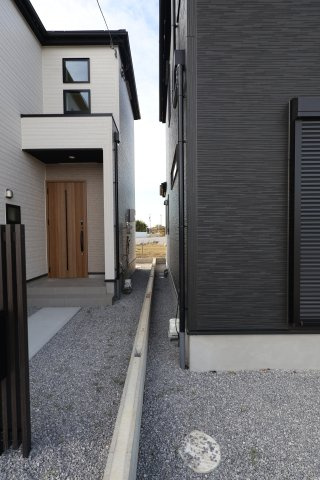 《仲介手数料無料》見沼区深作５丁目117(1号棟)新築一戸建てグラファーレの外観|撮影日 2025年11月4日 15:15 晴れ