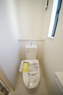 【トイレ】 | 【仲介手数料無料！！】府中市栄町２丁目　新築戸建て（全4棟）A号棟　5890万円