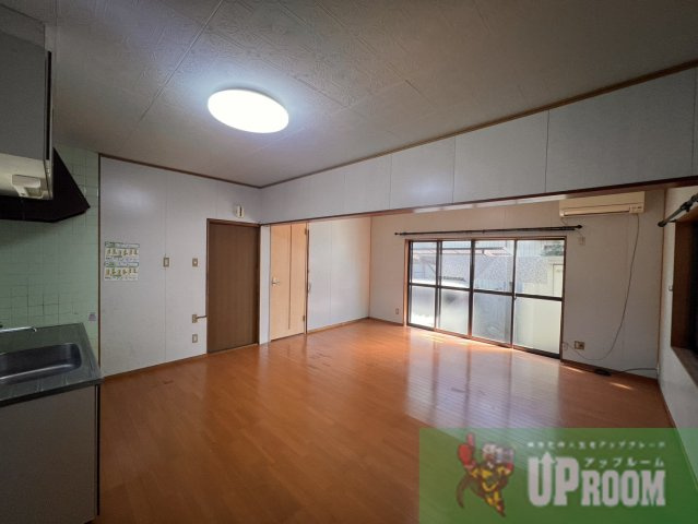 高山町4丁目貸家の居間・リビング