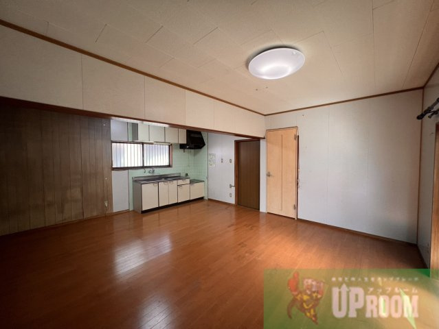 高山町4丁目貸家の居間・リビング