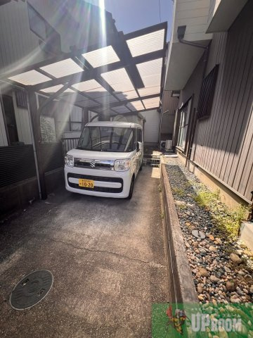 高山町4丁目貸家の駐車場