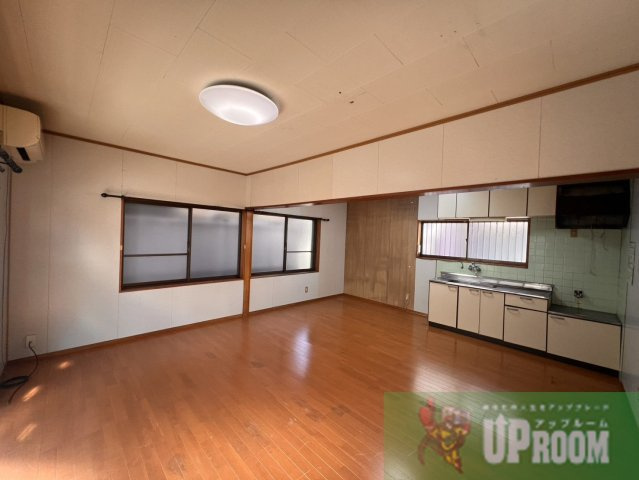 高山町4丁目貸家の居間・リビング