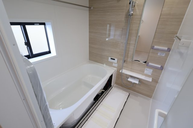 《仲介手数料無料》見沼区深作５丁目117(2号棟)新築一戸建てグラファーレの浴室|撮影日 2025年11月4日 15:15 晴れ