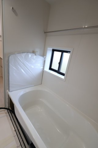 《仲介手数料無料》見沼区深作５丁目117(2号棟)新築一戸建てグラファーレの浴室|撮影日 2025年11月4日 15:15 晴れ