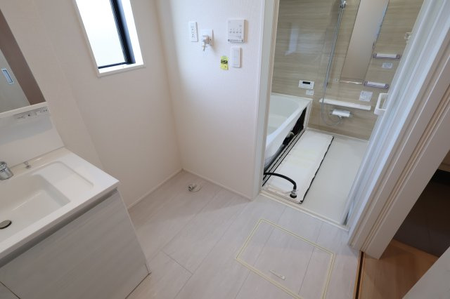 《仲介手数料無料》見沼区深作５丁目117(2号棟)新築一戸建てグラファーレのランドリースペース|撮影日 2025年11月4日 15:15 晴れ