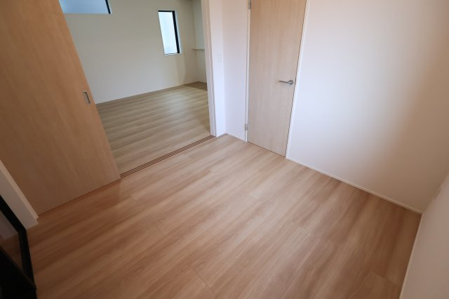 《仲介手数料無料》見沼区深作５丁目117(2号棟)新築一戸建てグラファーレの洋室|撮影日 2025年11月4日 15:15 晴れ