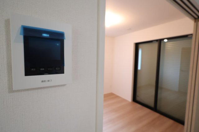 《仲介手数料無料》見沼区深作５丁目117(2号棟)新築一戸建てグラファーレのセキュリティ|撮影日 2025年11月4日 15:15 晴れ