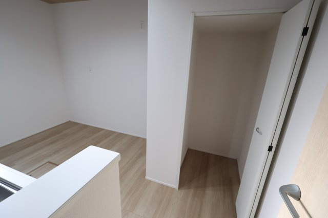 《仲介手数料無料》見沼区深作５丁目117(2号棟)新築一戸建てグラファーレの収納|撮影日 2025年11月4日 15:15 晴れ