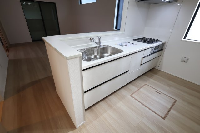 《仲介手数料無料》見沼区深作５丁目117(2号棟)新築一戸建てグラファーレのキッチン|撮影日 2025年11月4日 15:15 晴れ