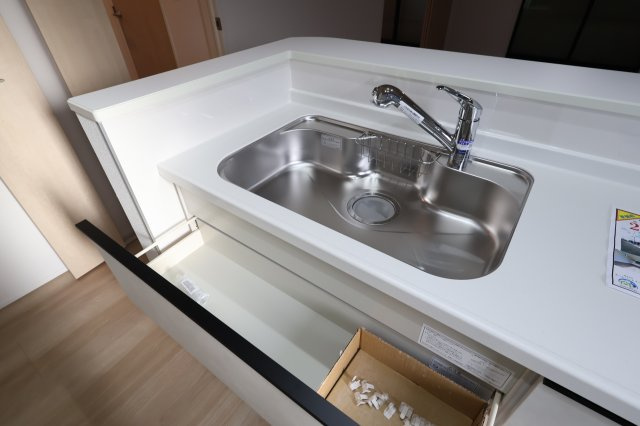 《仲介手数料無料》見沼区深作５丁目117(2号棟)新築一戸建てグラファーレのキッチン|撮影日 2025年11月4日 15:15 晴れ