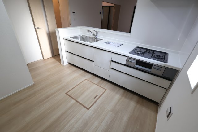 《仲介手数料無料》見沼区深作５丁目117(2号棟)新築一戸建てグラファーレのキッチン|撮影日 2025年11月4日 15:15 晴れ