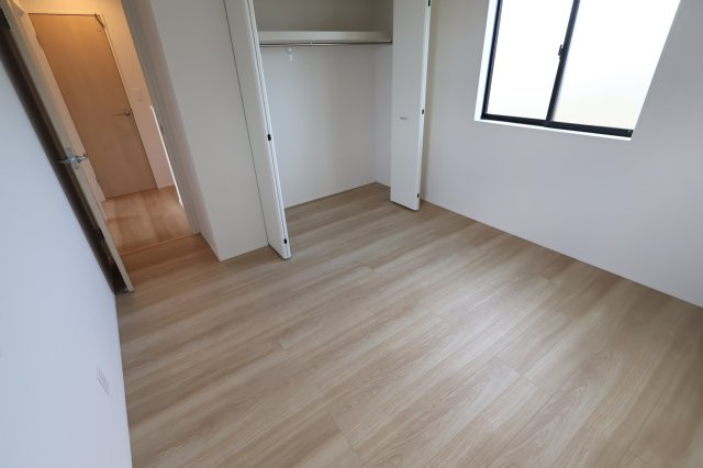 《仲介手数料無料》見沼区深作５丁目117(2号棟)新築一戸建てグラファーレの洋室|撮影日 2025年11月4日 15:15 晴れ