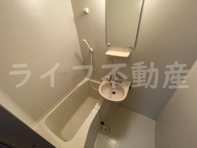 タイムハイツ布施の浴室|ゆったり過ごせるお風呂です