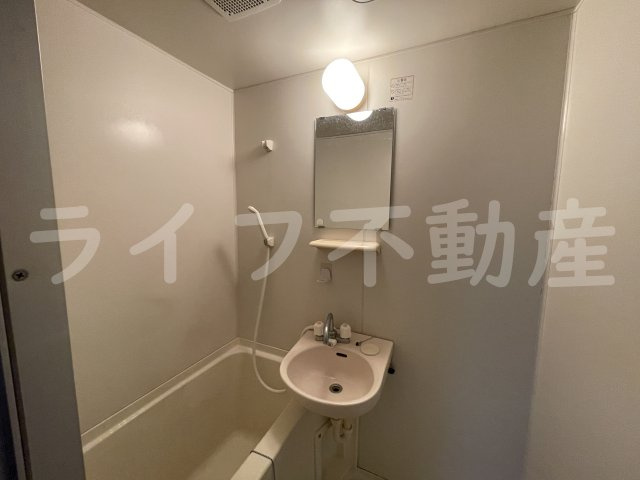 タイムハイツ布施の洗面所|脱衣スペースもあります