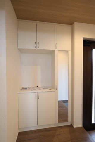 【玄関】 | 《仲介手数料無料》見沼区深作５丁目117(3号棟)新築一戸建てグラファーレ | 撮影日 2025年11月4日 15:15 晴れ