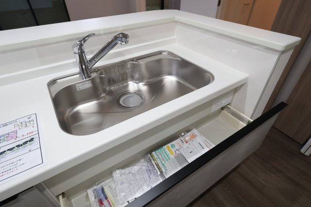 【キッチン】 | 《仲介手数料無料》見沼区深作５丁目117(3号棟)新築一戸建てグラファーレ | 撮影日 2025年11月4日 15:15 晴れ