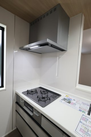 【キッチン】 | 《仲介手数料無料》見沼区深作５丁目117(3号棟)新築一戸建てグラファーレ | 撮影日 2025年11月4日 15:15 晴れ