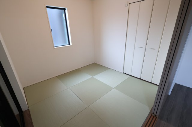 【和室】 | 《仲介手数料無料》見沼区深作５丁目117(3号棟)新築一戸建てグラファーレ | 撮影日 2025年11月4日 15:15 晴れ