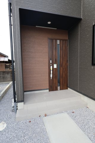 【玄関】 | 《仲介手数料無料》見沼区深作５丁目117(3号棟)新築一戸建てグラファーレ | 撮影日 2025年11月4日 15:15 晴れ