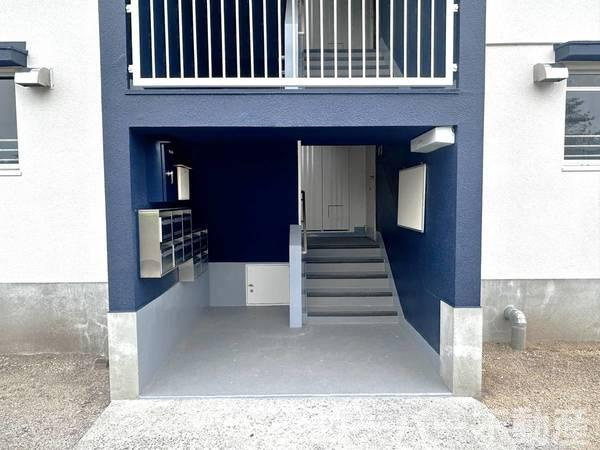 ビレッジハウス柞田1号棟のエントランス