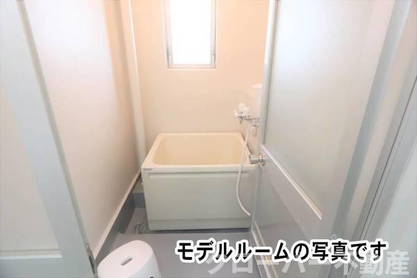 ビレッジハウス柞田1号棟の浴室|モデルルームの写真です