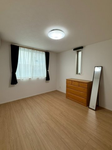 東浅香山1丁　戸建の洋室