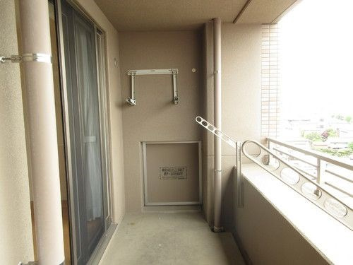 サーパスシティ鳴海のバルコニー