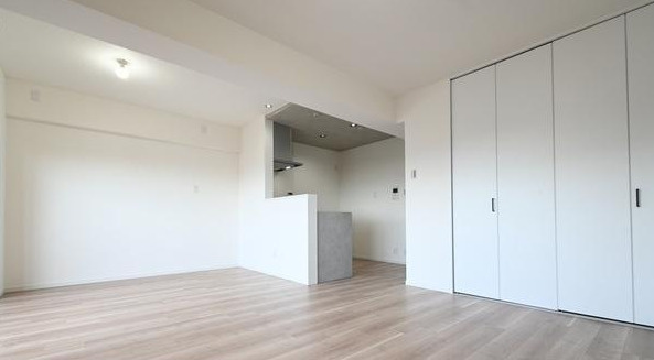 ライオンズマンション新大阪第六の居間・リビング|◆広々LDK 別角度です！LDを見渡せる対面式キッチンです！
◆【即日内覧会開催中】令和7年10月室内リフォーム完了！