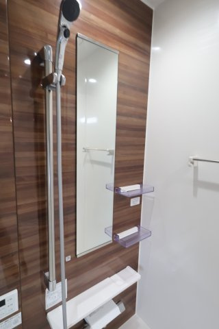 《仲介手数料無料》見沼区深作５丁目117(4号棟)新築一戸建てグラファーレの浴室|撮影日 2025年11月4日 15:15 晴れ