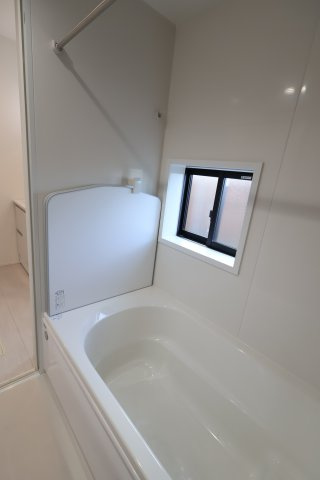 《仲介手数料無料》見沼区深作５丁目117(4号棟)新築一戸建てグラファーレの浴室|撮影日 2025年11月4日 15:15 晴れ