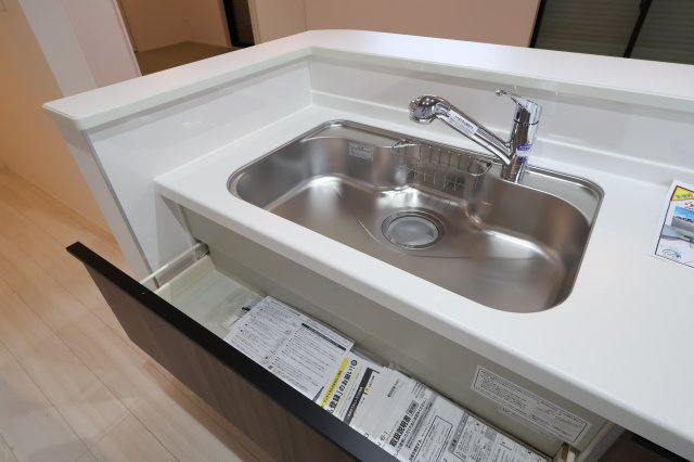 《仲介手数料無料》見沼区深作５丁目117(4号棟)新築一戸建てグラファーレのキッチン|撮影日 2025年11月4日 15:15 晴れ