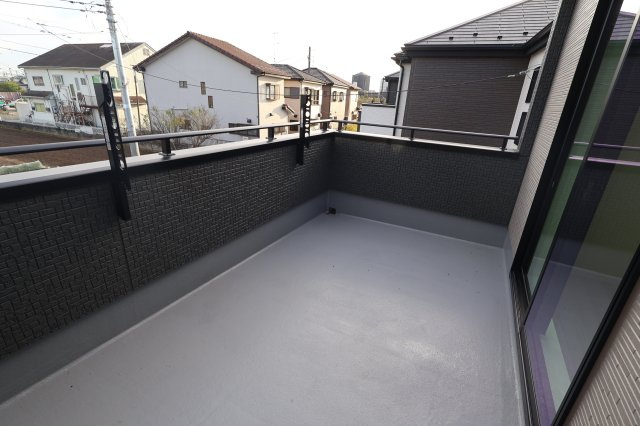 《仲介手数料無料》見沼区深作５丁目117(4号棟)新築一戸建てグラファーレのバルコニー|撮影日 2025年11月4日 15:15 晴れ