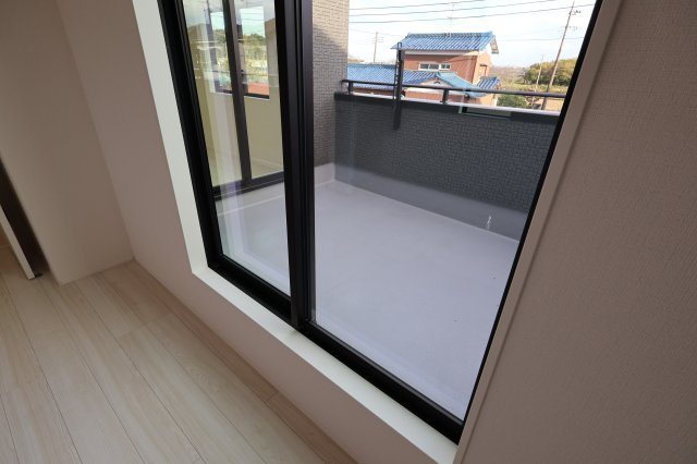 《仲介手数料無料》見沼区深作５丁目117(4号棟)新築一戸建てグラファーレのバルコニー|撮影日 2025年11月4日 15:15 晴れ