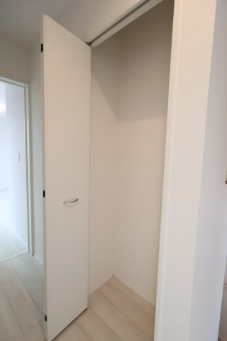 《仲介手数料無料》見沼区深作５丁目117(4号棟)新築一戸建てグラファーレの収納|撮影日 2025年11月4日 15:15 晴れ