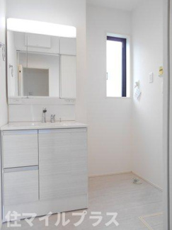 【独立洗面台】 | 郡山市横塚5丁目新築一戸建て4棟 | 独立洗面台、小物を置くことができて便利です