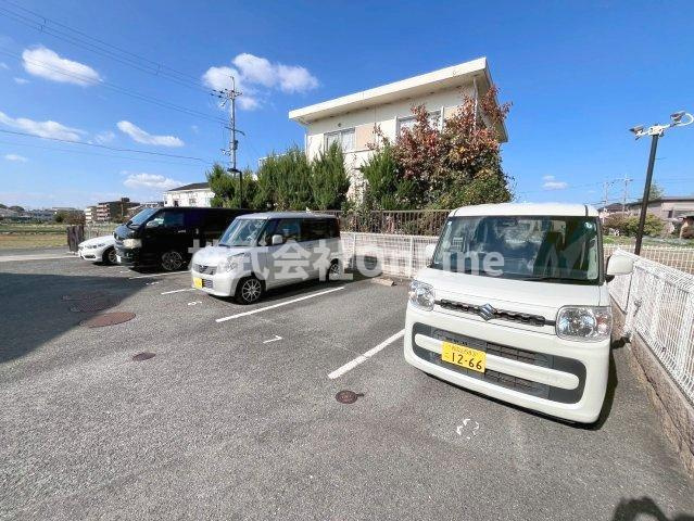 ツインコートいたくらの駐車場