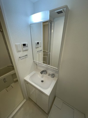 【独立洗面台】 | S-RESIDENCE堺筋本町Deux | S-RESIDENCE堺筋本町Deux（エスレジデンス堺筋本町ドゥー）　独立洗面化粧台