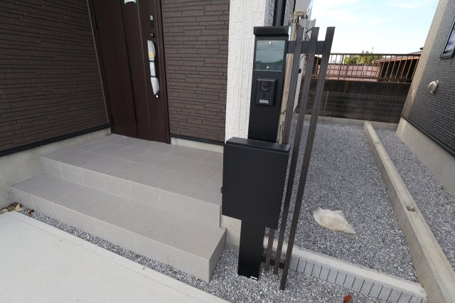 《仲介手数料無料》見沼区深作５丁目117(5号棟)新築一戸建てグラファーレのセキュリティ|2025年11月4日 15:15 晴れ