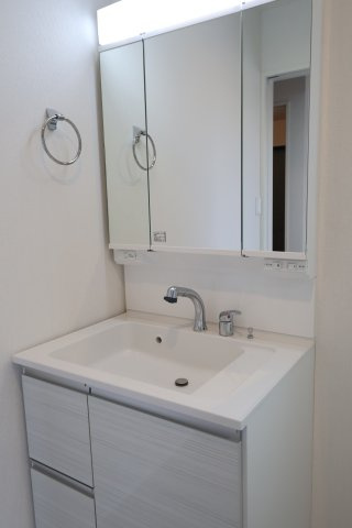 《仲介手数料無料》見沼区深作５丁目117(5号棟)新築一戸建てグラファーレの独立洗面台|2025年11月4日 15:15 晴れ