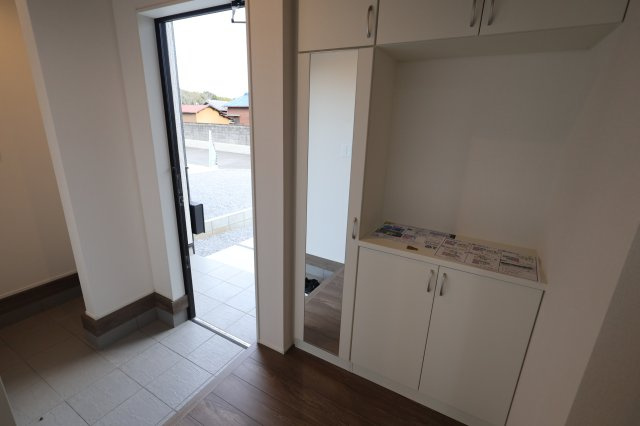 《仲介手数料無料》見沼区深作５丁目117(5号棟)新築一戸建てグラファーレの玄関|2025年11月4日 15:15 晴れ