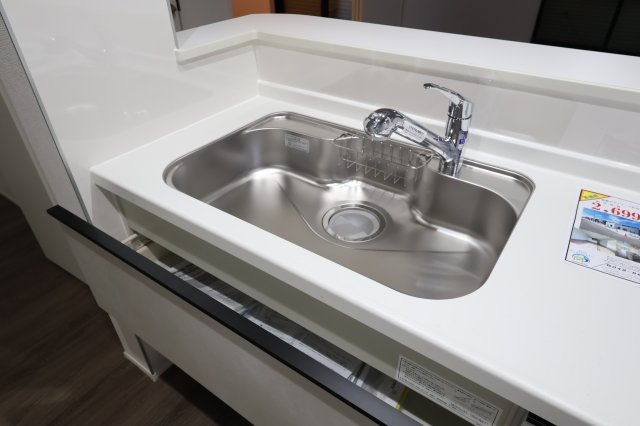 《仲介手数料無料》見沼区深作５丁目117(5号棟)新築一戸建てグラファーレのキッチン|2025年11月4日 15:15 晴れ