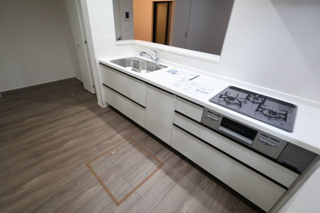 《仲介手数料無料》見沼区深作５丁目117(5号棟)新築一戸建てグラファーレのキッチン|2025年11月4日 15:15 晴れ