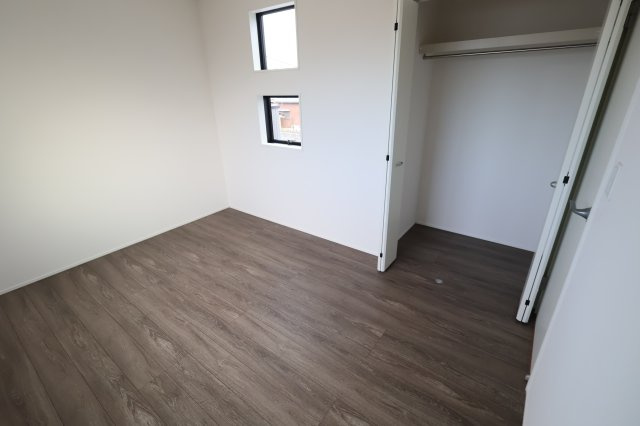 《仲介手数料無料》見沼区深作５丁目117(5号棟)新築一戸建てグラファーレの洋室|2025年11月4日 15:15 晴れ