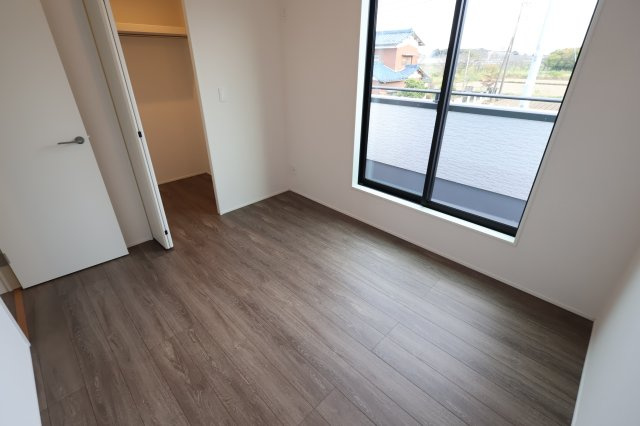 《仲介手数料無料》見沼区深作５丁目117(5号棟)新築一戸建てグラファーレの洋室|2025年11月4日 15:15 晴れ