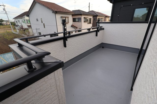 《仲介手数料無料》見沼区深作５丁目117(5号棟)新築一戸建てグラファーレのバルコニー|2025年11月4日 15:15 晴れ