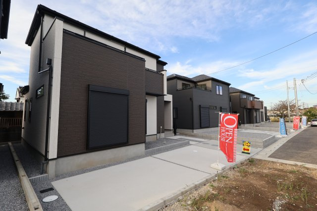 《仲介手数料無料》見沼区深作５丁目117(5号棟)新築一戸建てグラファーレの外観|2025年11月4日 15:15 晴れ