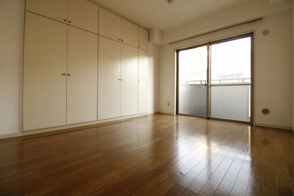 ラスターハウスの内装